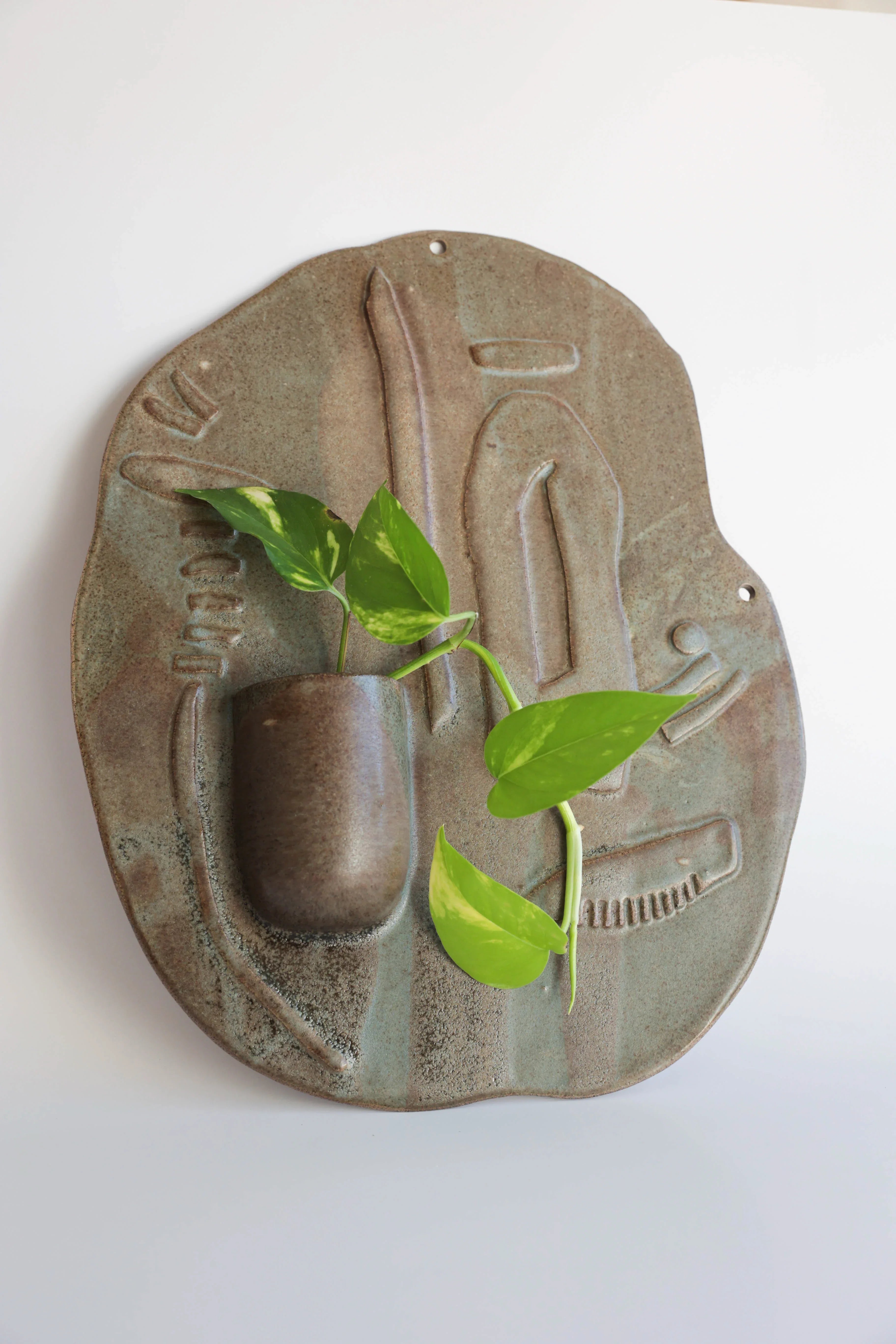 תבליט השרשה