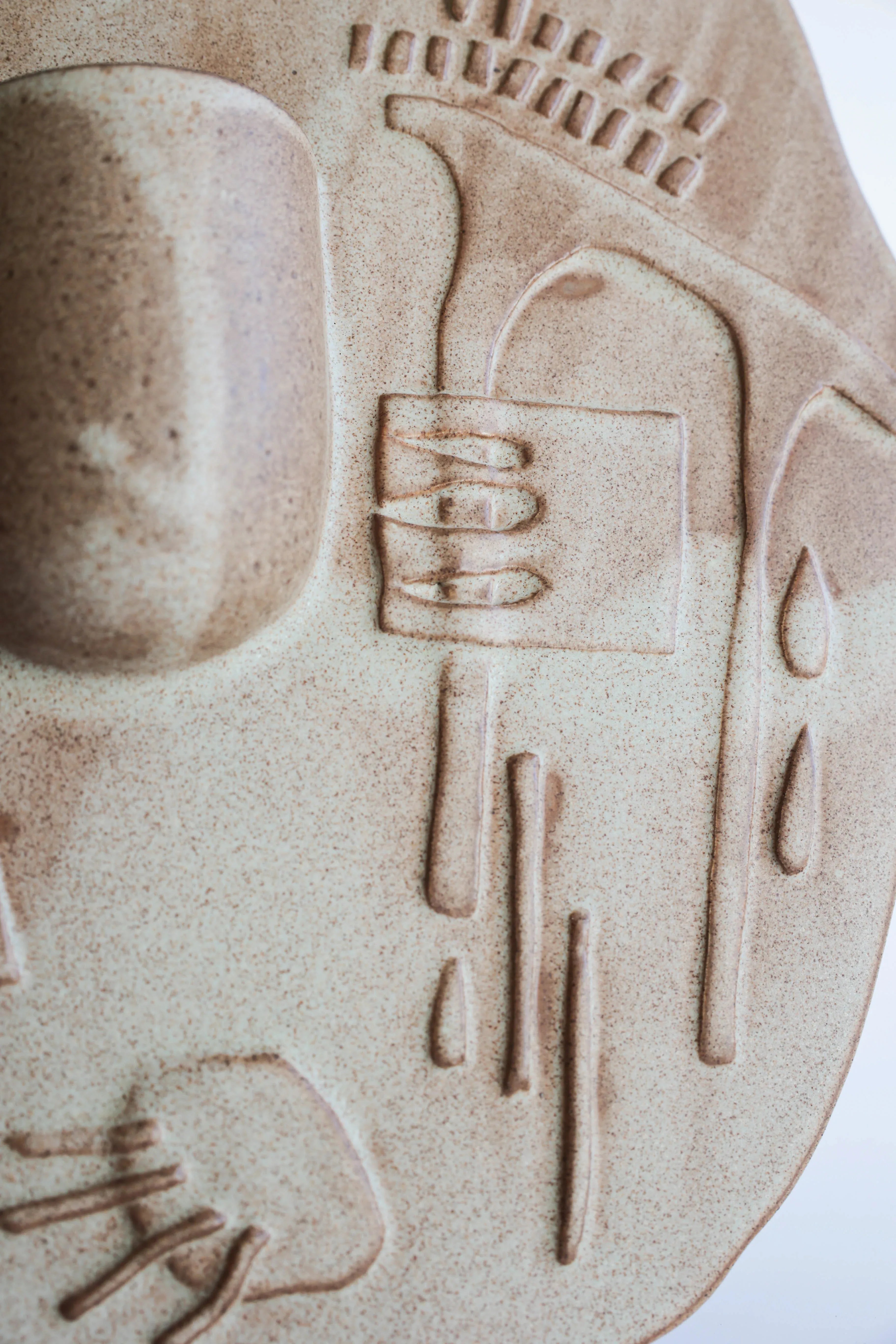 תבליט השרשה