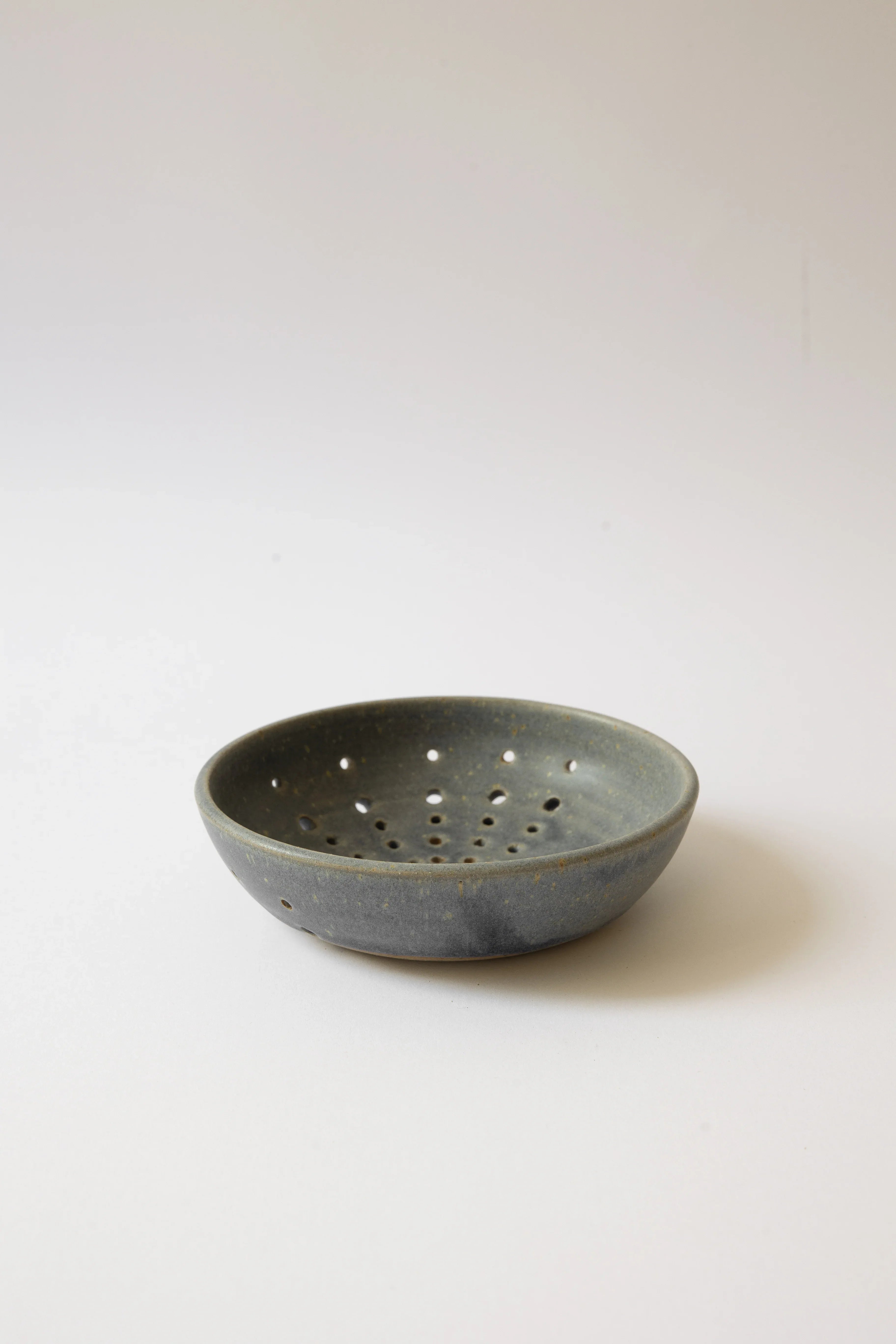 קערה קטנה מחוררת