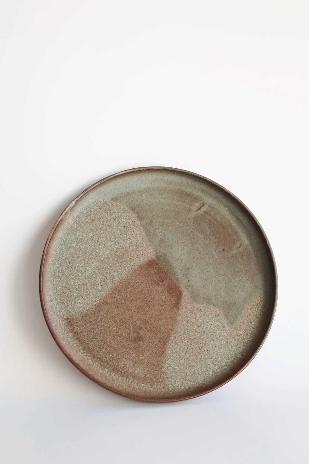 طبق تقديم كبير