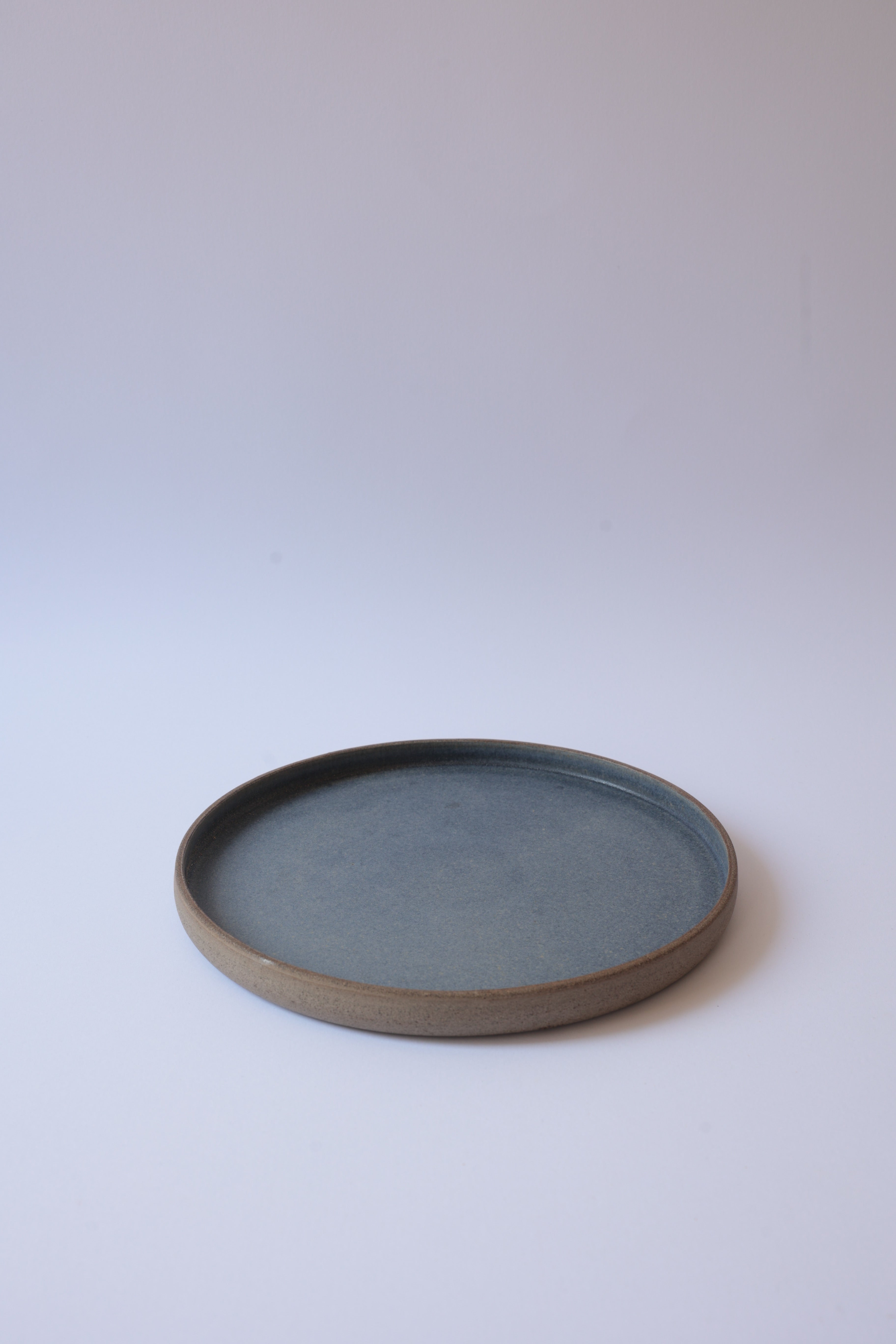 צלחת עם שפה נמוכה